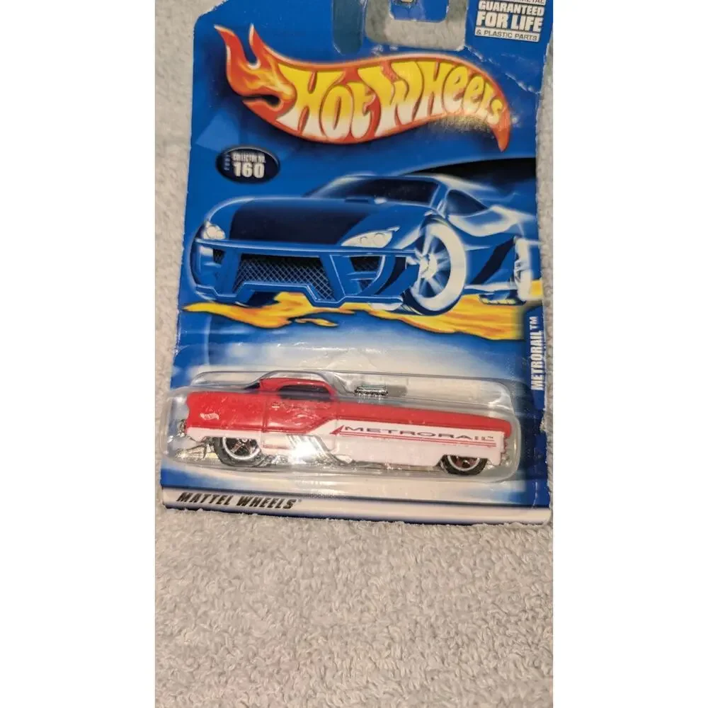 Hot Wheels 2001 METRORAIL Metro Theme Car 1:64 Diecast Red/White Unopened
